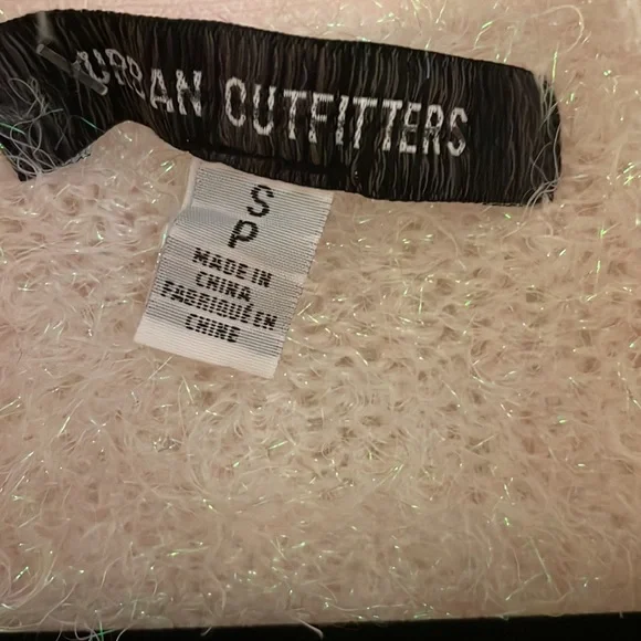 NWOT Urban Outfitters Light Pink Shimmery Cropped Collared Cardigan in Size S - Picture 3 of 5